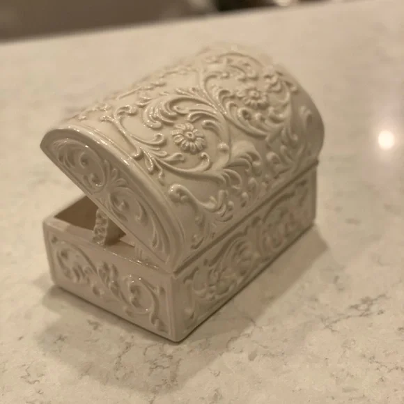 Large white ceramic box